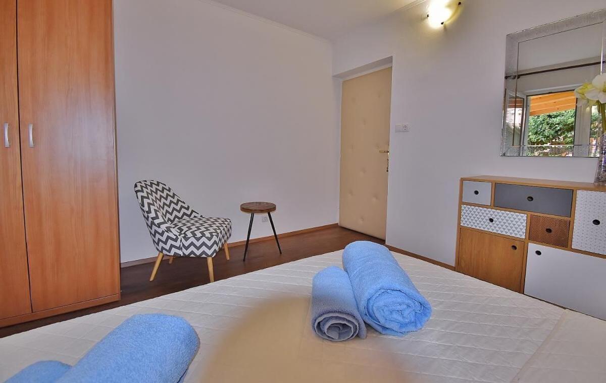 Apartments Ruzica Banjol Екстер'єр фото
