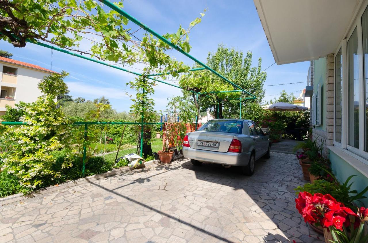 Apartments Ruzica Banjol Екстер'єр фото